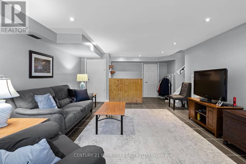 10 Andrea Crescent — photo 22 of 36