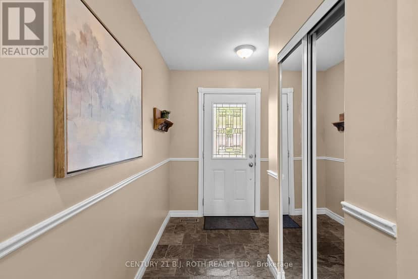 10 Andrea Crescent — photo 3 of 36