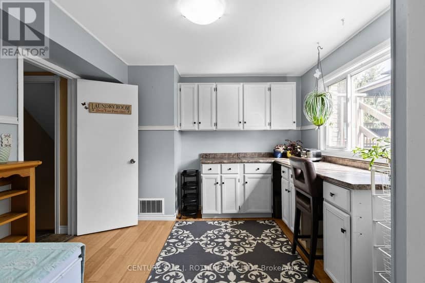 10 Andrea Crescent — photo 6 of 36