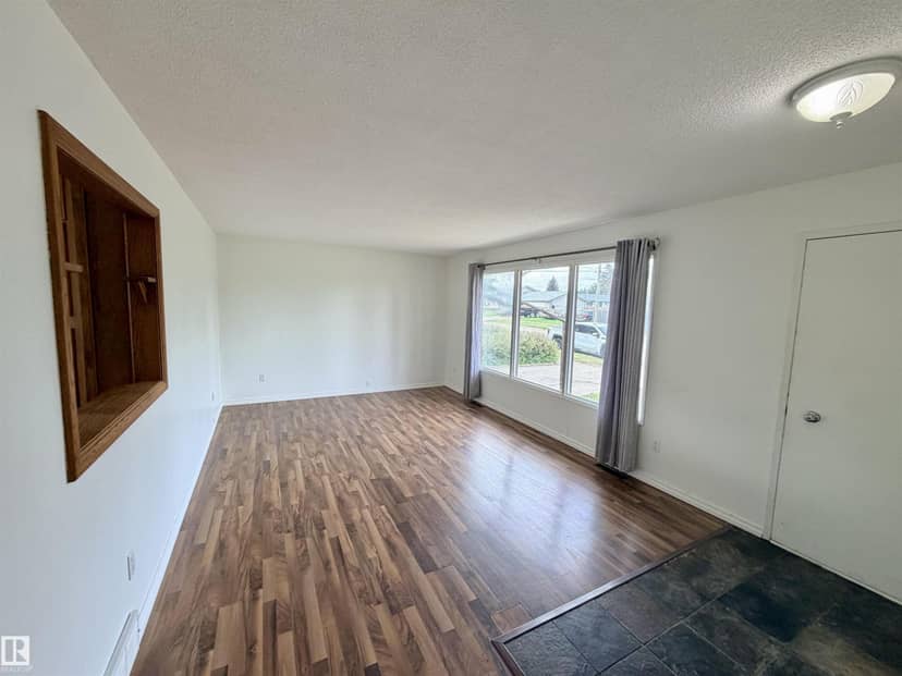 5113 45 ST, St. Paul Town, photo 2