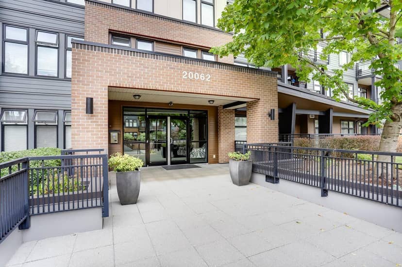 408 20062 FRASER HIGHWAY, Langley