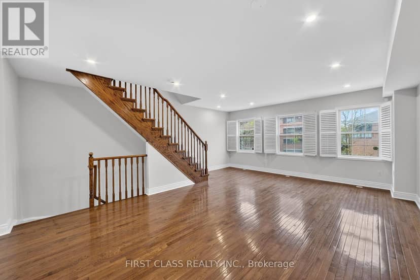 TH10 - 3076 Lake Shore Boulevard W — photo 10 of 35