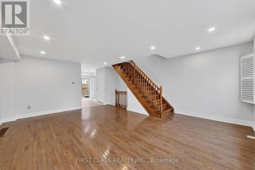 TH10 - 3076 Lake Shore Boulevard W — photo 11 of 35