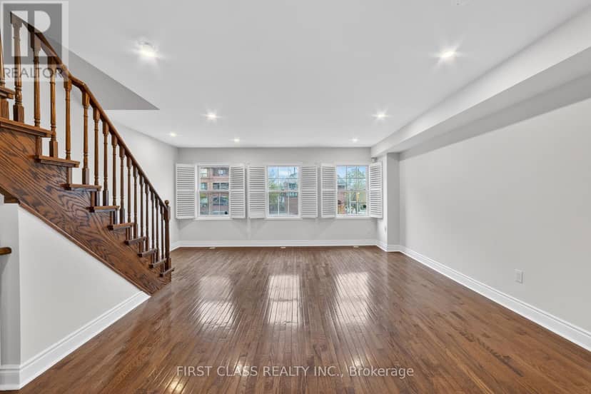 TH10 - 3076 Lake Shore Boulevard W — photo 13 of 35