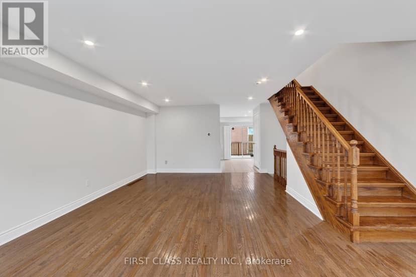TH10 - 3076 Lake Shore Boulevard W — photo 14 of 35