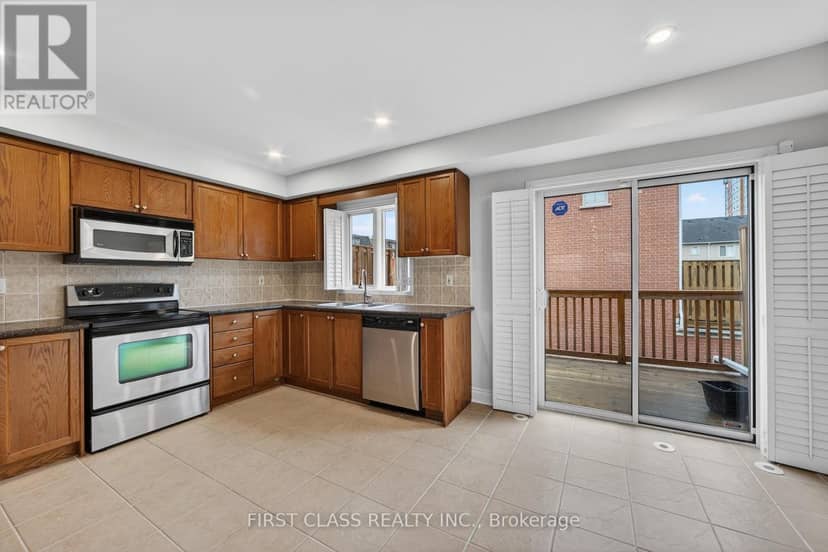 TH10 - 3076 Lake Shore Boulevard W — photo 15 of 35