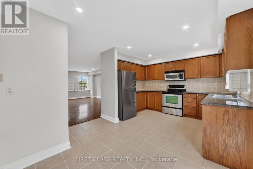 TH10 - 3076 Lake Shore Boulevard W — photo 16 of 35
