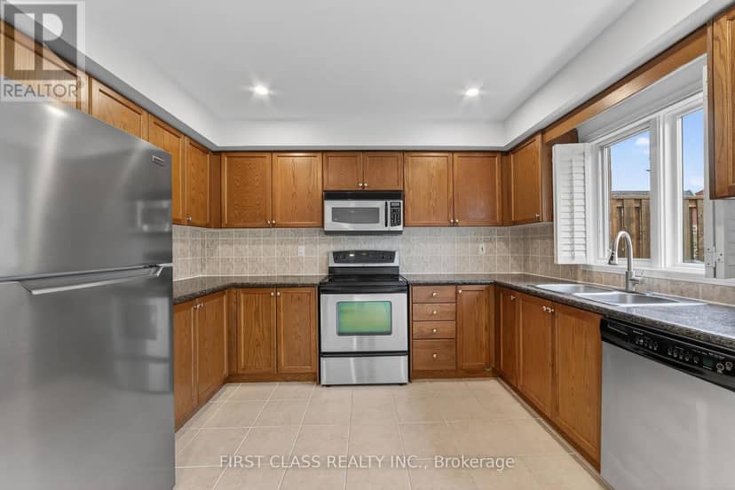 TH10 - 3076 Lake Shore Boulevard W — photo 17 of 35