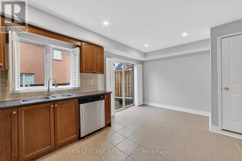 TH10 - 3076 Lake Shore Boulevard W — photo 18 of 35