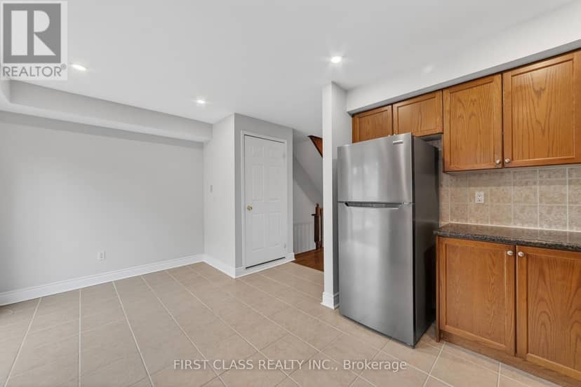 TH10 - 3076 Lake Shore Boulevard W — photo 19 of 35