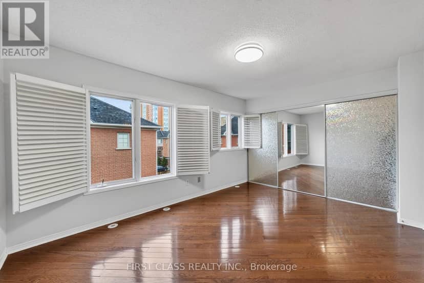 TH10 - 3076 Lake Shore Boulevard W — photo 23 of 35