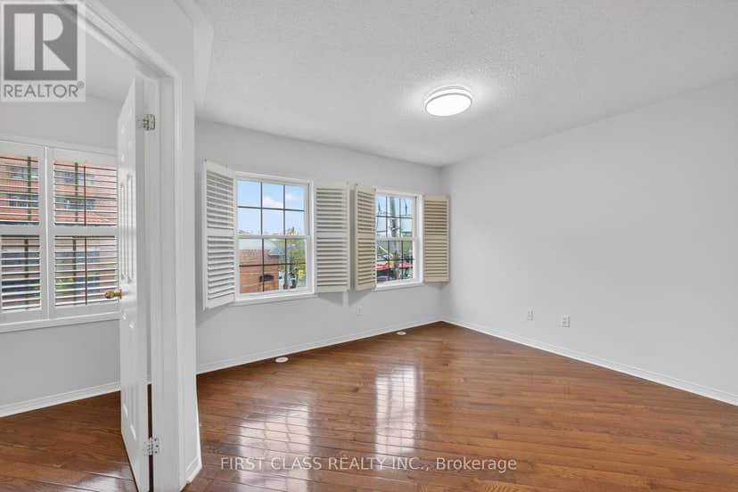 TH10 - 3076 Lake Shore Boulevard W — photo 25 of 35