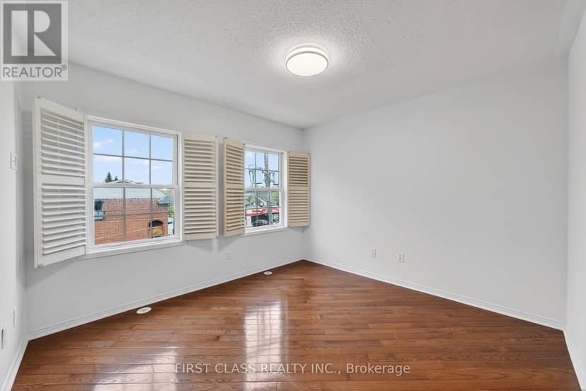 TH10 - 3076 Lake Shore Boulevard W — photo 26 of 35