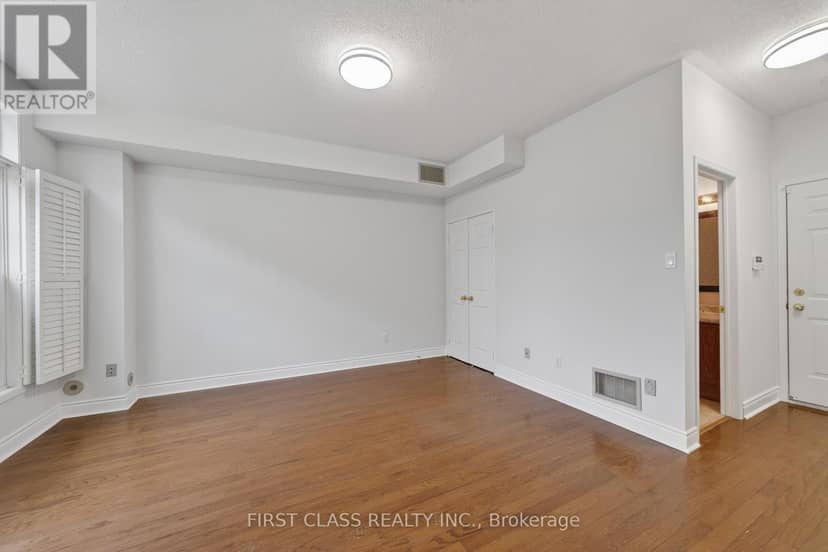 TH10 - 3076 Lake Shore Boulevard W, Toronto, photo 3