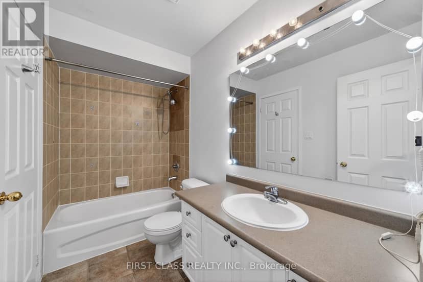 TH10 - 3076 Lake Shore Boulevard W — photo 31 of 35