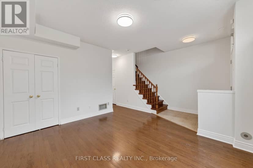 TH10 - 3076 Lake Shore Boulevard W, Toronto, photo 4