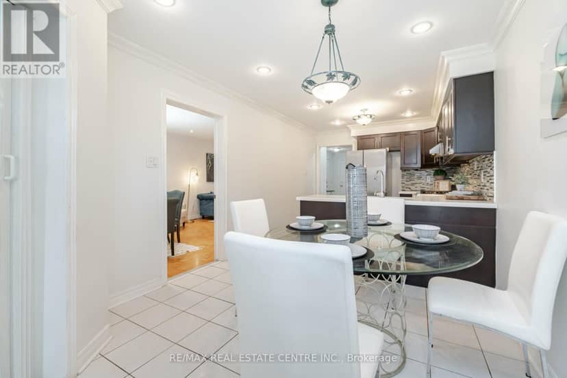 2485 Strathmore Crescent N — photo 13 of 40