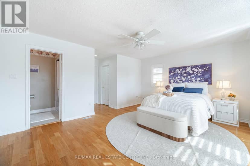 2485 Strathmore Crescent N — photo 28 of 40