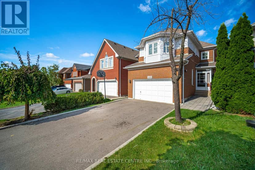 2485 Strathmore Crescent N — photo 3 of 40