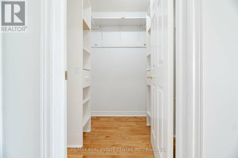 2485 Strathmore Crescent N — photo 31 of 40