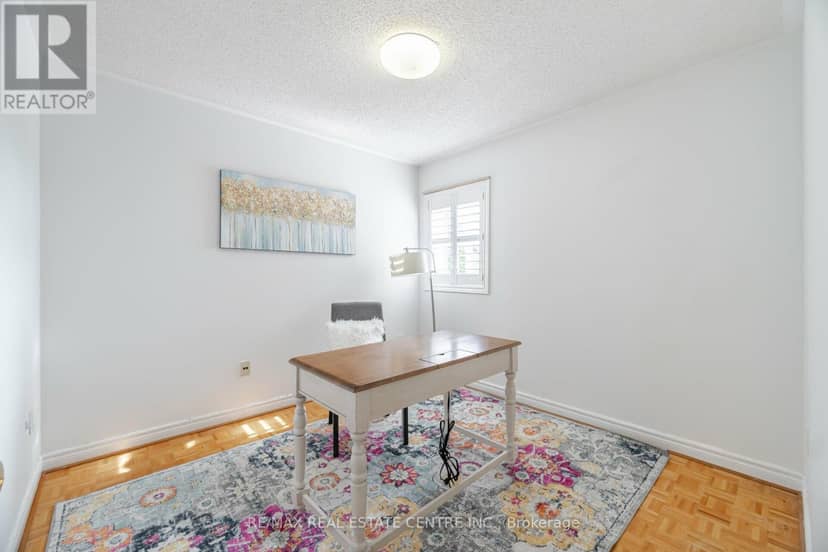 2485 Strathmore Crescent N — photo 36 of 40