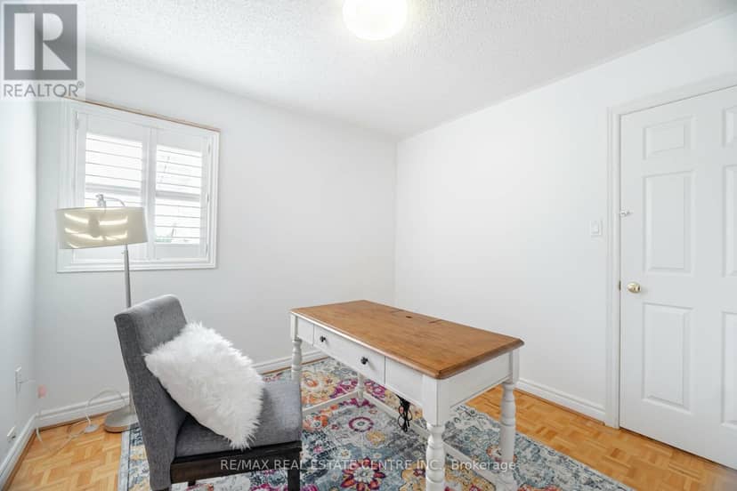 2485 Strathmore Crescent N — photo 37 of 40