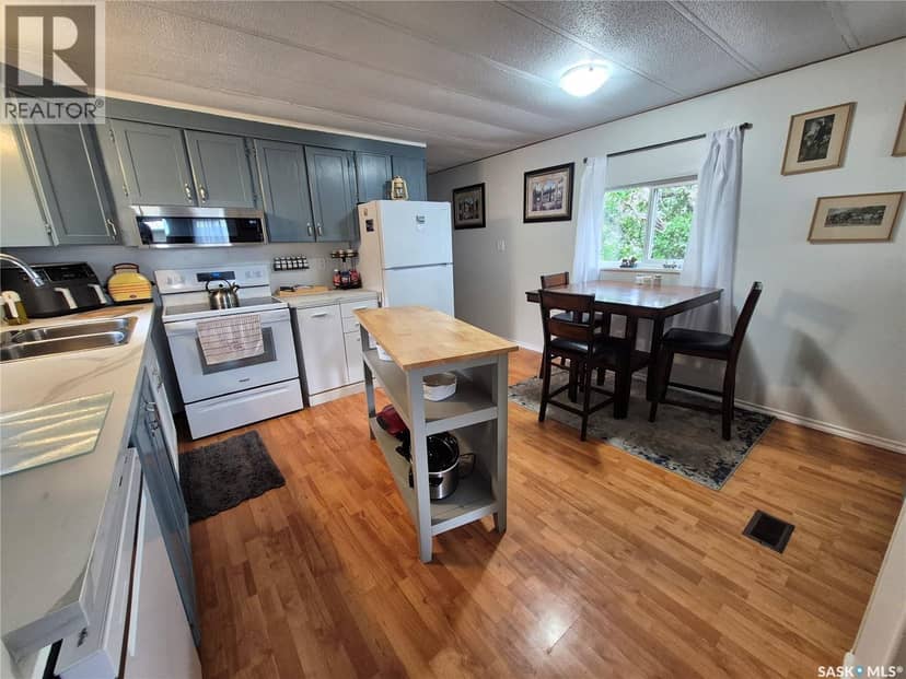 211 Prairie STREET — photo 10 of 38