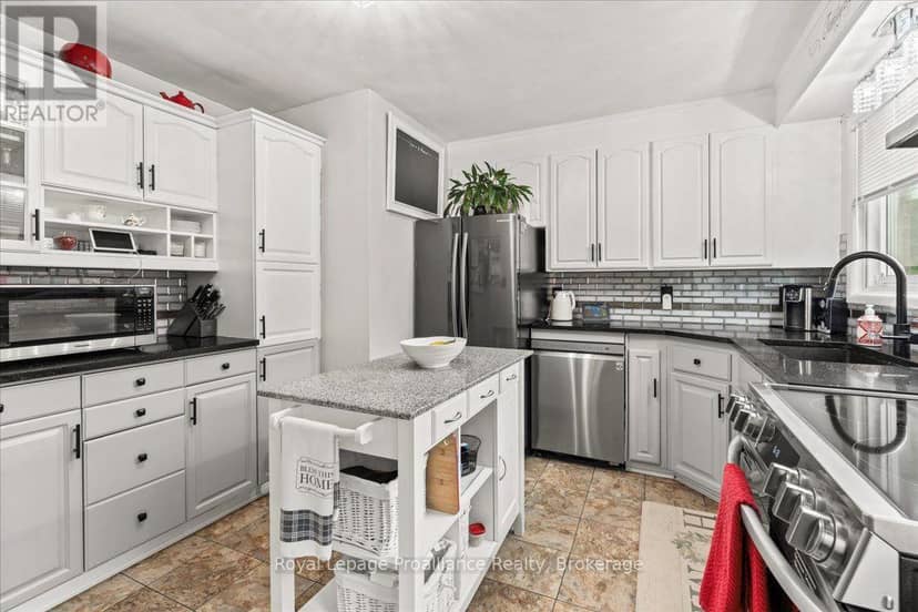 23 Alfred Drive — photo 2 of 32