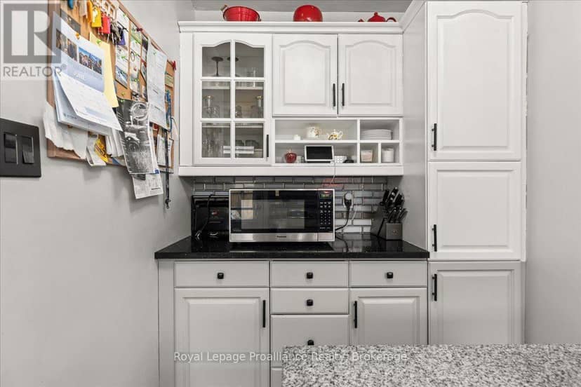 23 Alfred Drive — photo 4 of 32