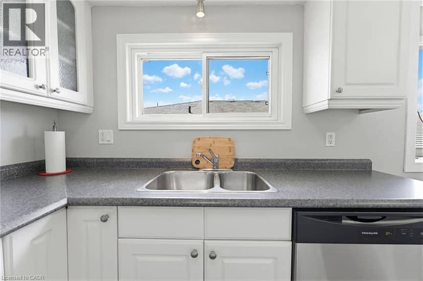 26 RIVERCREST Road — photo 12 of 40