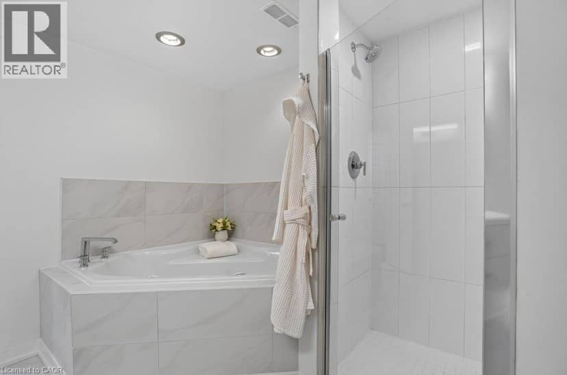 12 BEASLEY Crescent — photo 35 of 40
