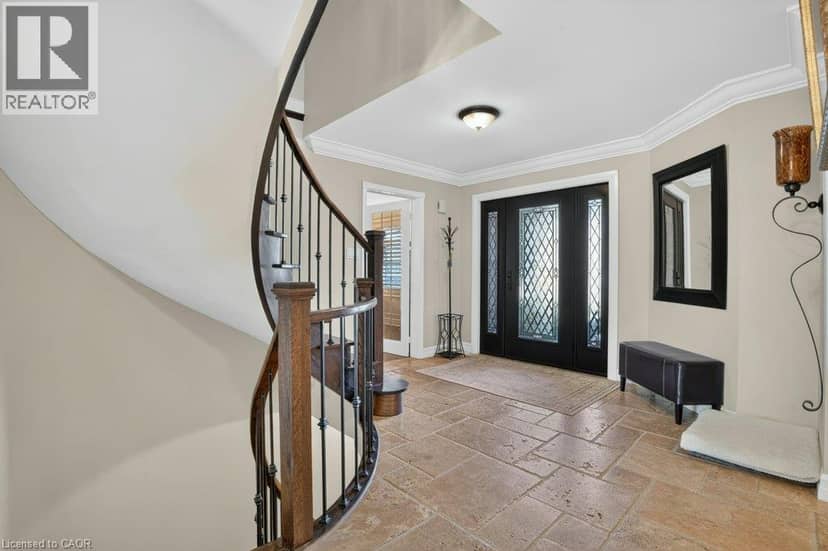 12 BEASLEY Crescent — photo 4 of 40
