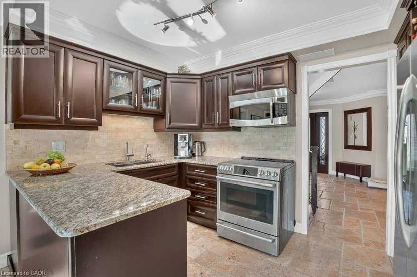 12 BEASLEY Crescent — photo 10 of 40