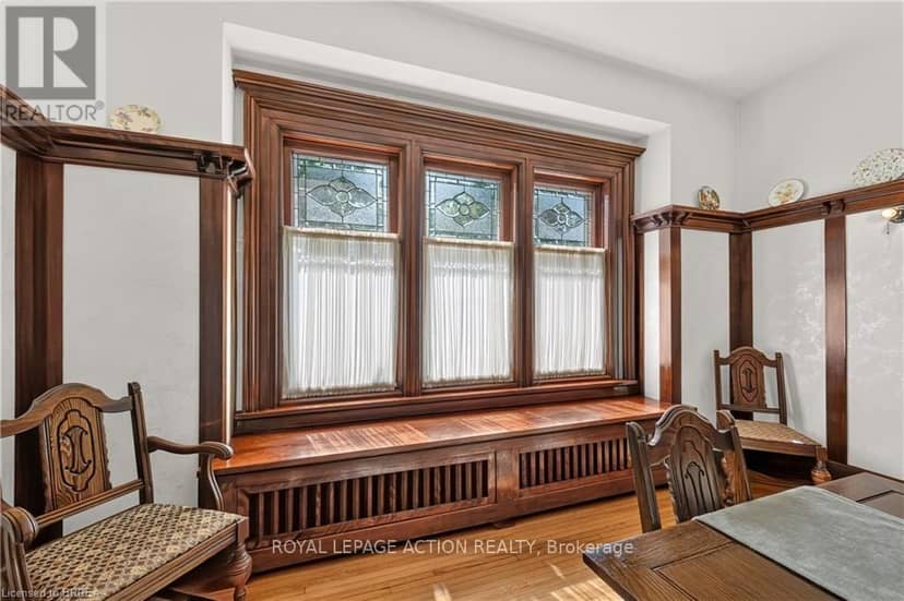 29 Lorne Crescent — photo 14 of 40