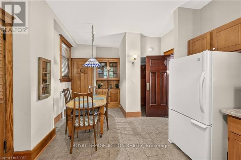 29 Lorne Crescent — photo 18 of 40