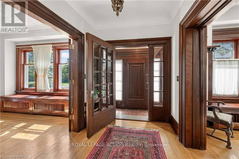 29 Lorne Crescent — photo 2 of 40