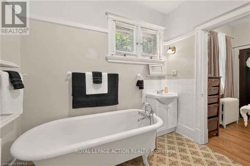 29 Lorne Crescent — photo 25 of 40