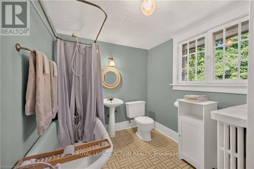 29 Lorne Crescent — photo 38 of 40