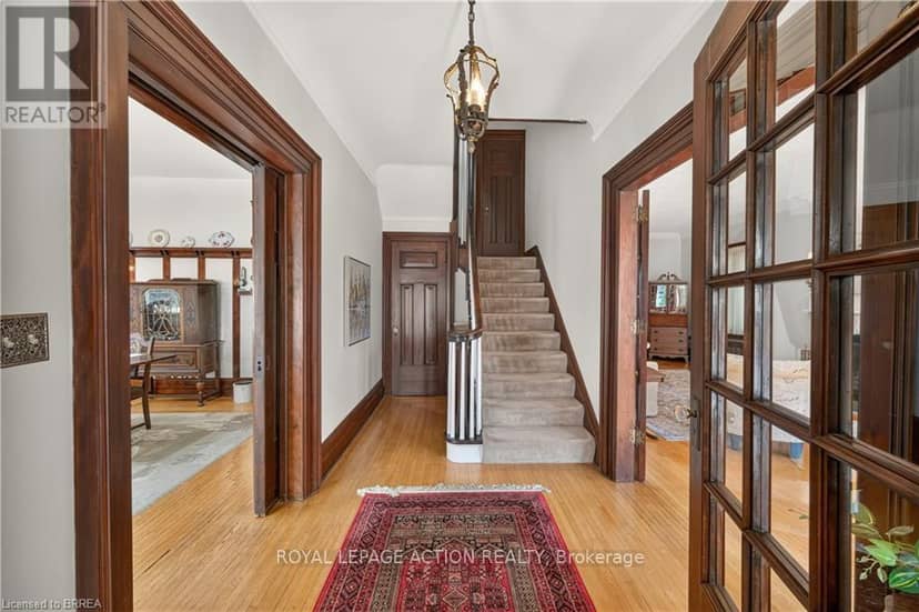 29 Lorne Crescent — photo 4 of 40