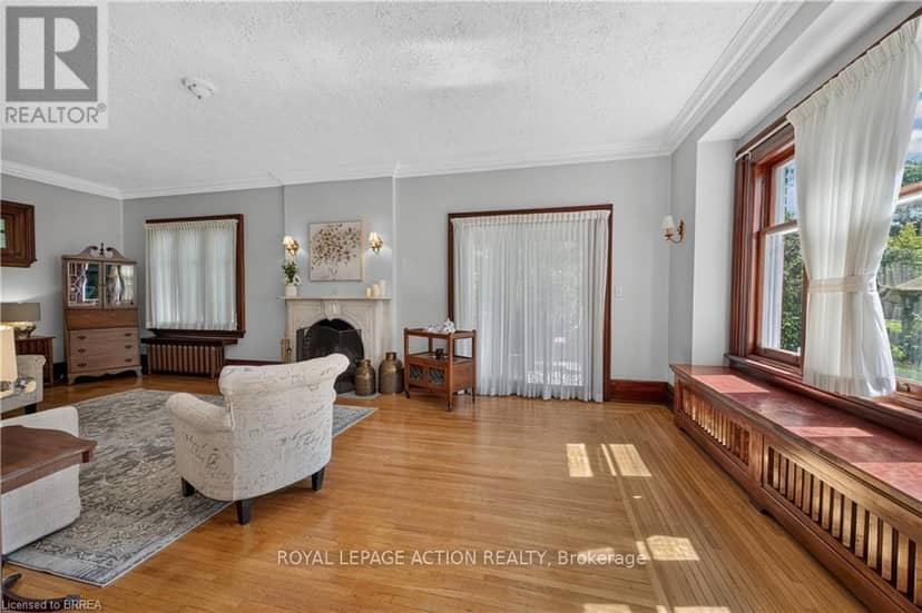29 Lorne Crescent — photo 6 of 40