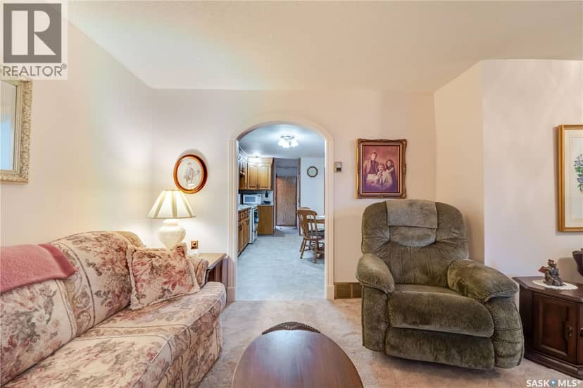 954 Hochelaga STREET W, Moose Jaw, photo 3