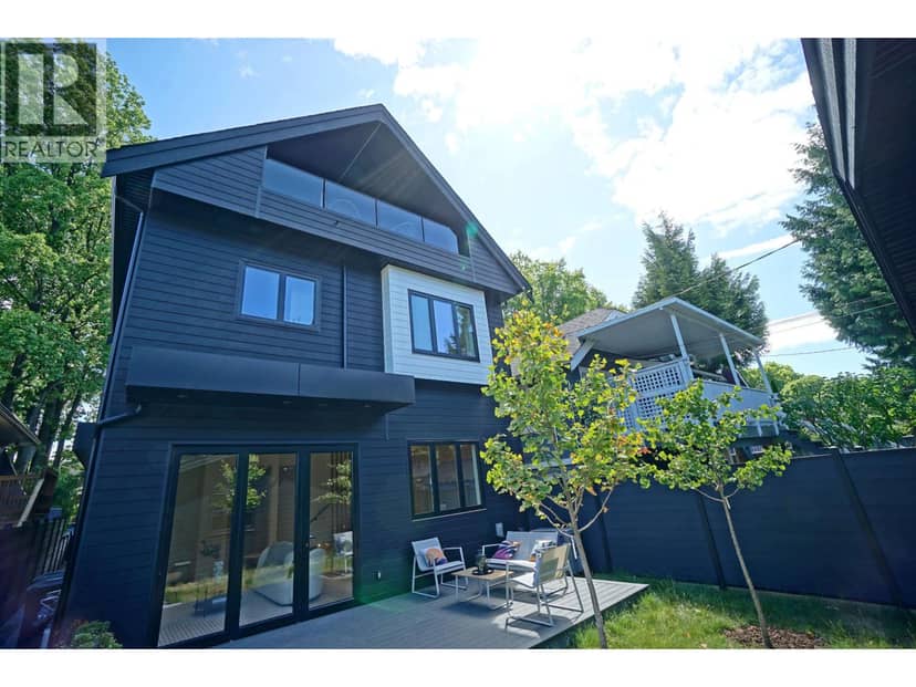 2 3315 W 10TH STREET, Vancouver, photo 2