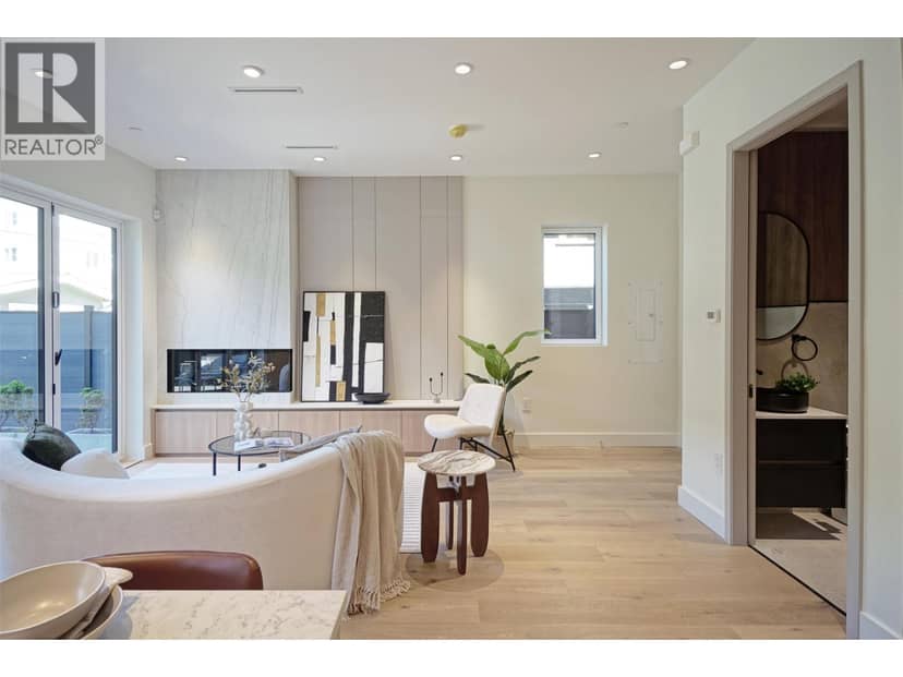 2 3315 W 10TH STREET, Vancouver, photo 3