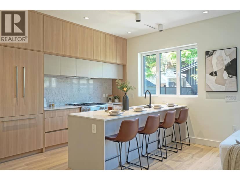 2 3315 W 10TH STREET, Vancouver, photo 5