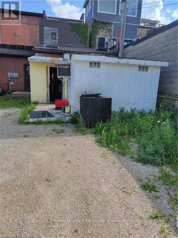 210 Durham Street E — photo 6 of 7