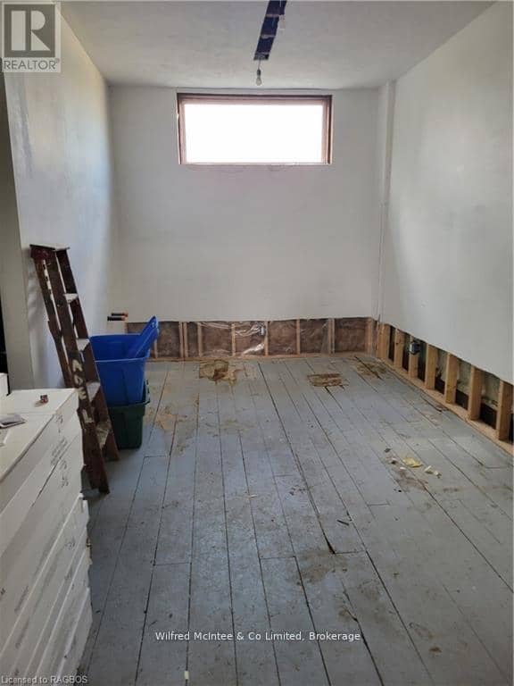 210 Durham Street E — photo 7 of 7