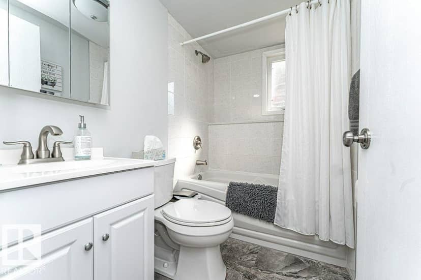 5924 11 AV NW — photo 36 of 40