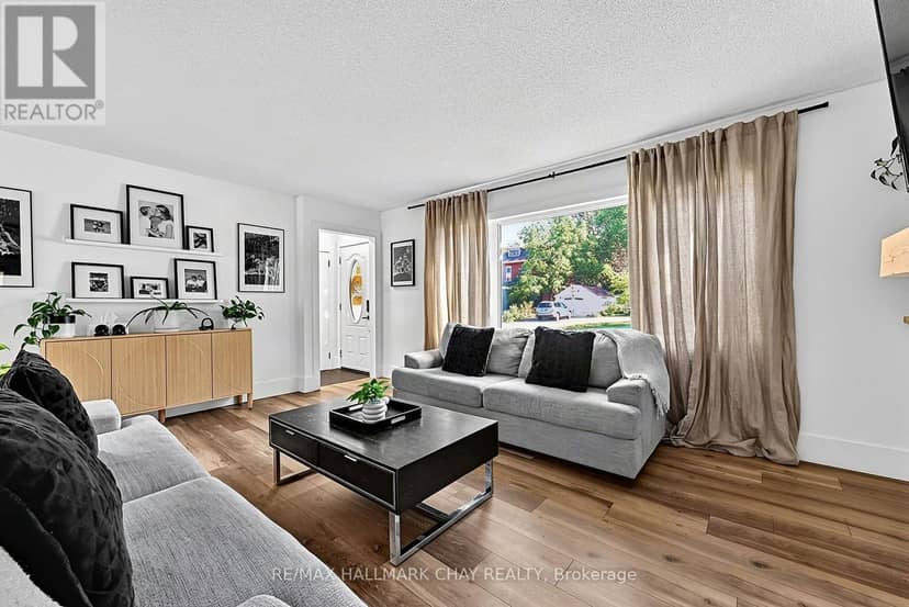 32 Caroline Street — photo 11 of 40