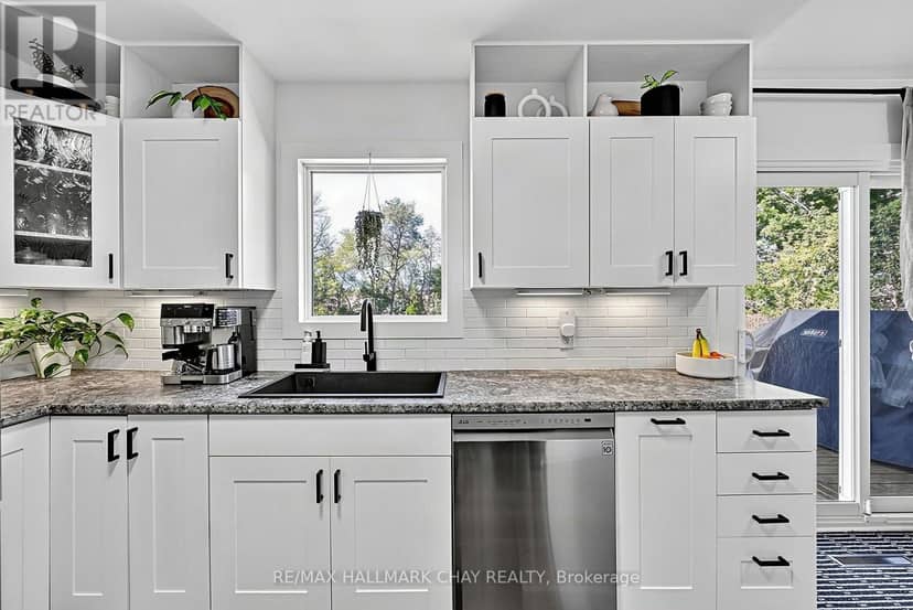 32 Caroline Street — photo 15 of 40