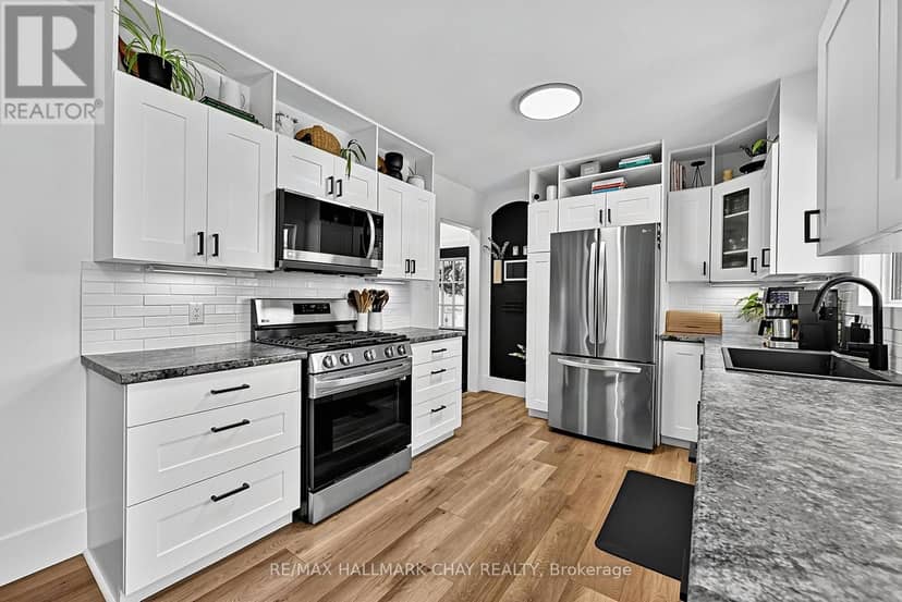 32 Caroline Street — photo 16 of 40